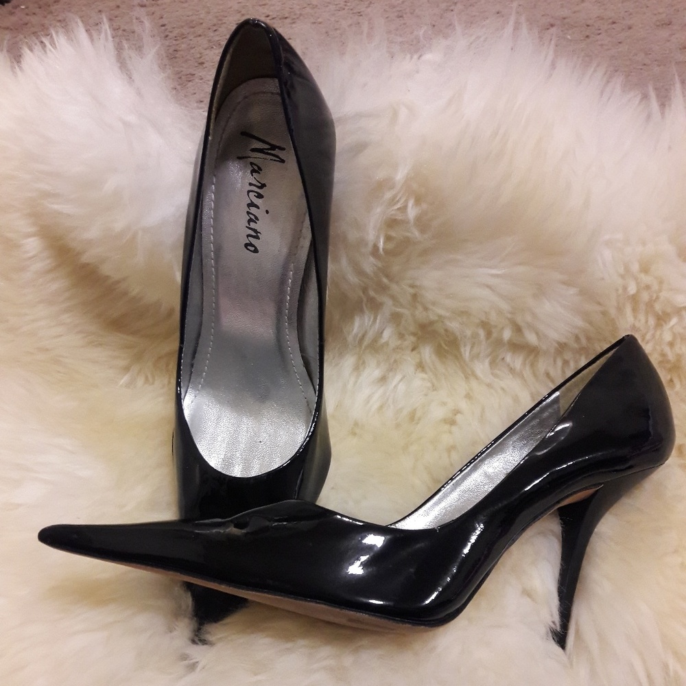 Marciano pumps